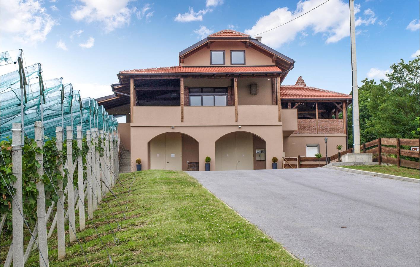 Reizende 1-Zimmer-Wohnung mit Terrasse, Grill und WLAN in Bjelovar-Bilogora