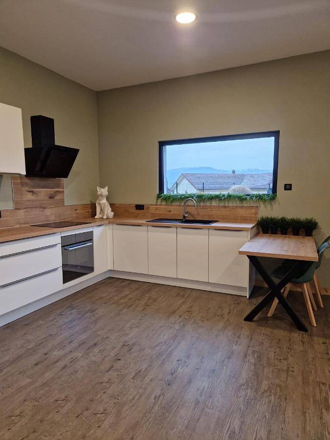 Location de vacances pour 8 personnes, avec sauna et jacuzzi ainsi que piscine et jardin, animaux acceptés à Le Syndicat - 3