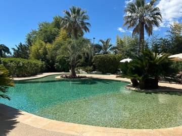 Villa pour 4 personnes, avec piscine ainsi que jardin et vue dans les Alpes maritimes