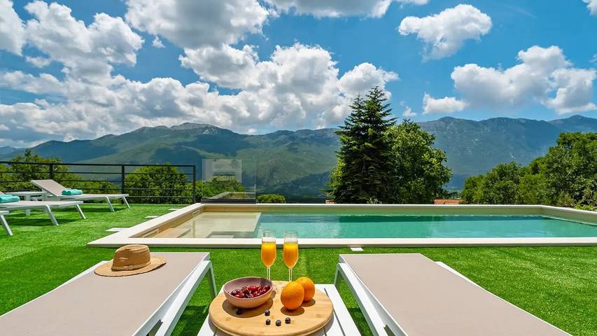Villa für 8 Personen, mit Garten und Terrasse sowie Pool - 1