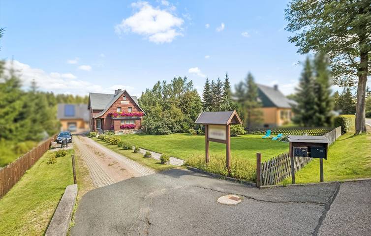 Ganze Ferienwohnung, Gemütliche Wohnung mit Garten und Parkplatz in der Nähe von Moldava in Hermsdorf, Osterzgebirge