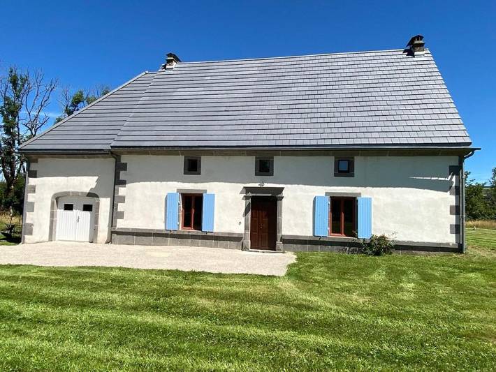 Location de vacances pour 10 personnes, avec Jardin et Vue à Chastreix