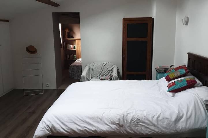 Location de vacances pour 6 personnes, avec terrasse et jardin dans La Vineuse sur Fregande - 4