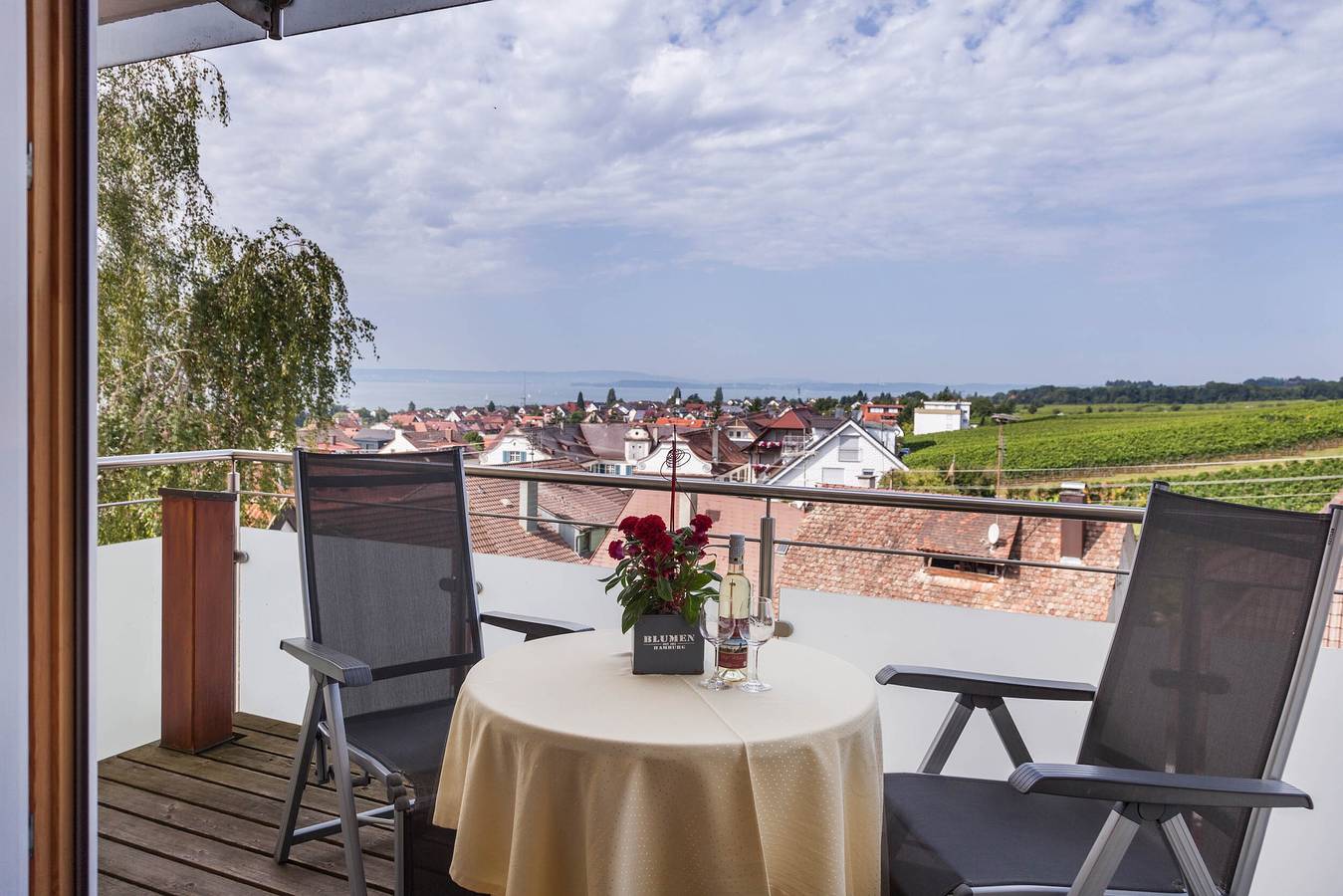 Hotel Mohren Hagnau am Bodensee - Komfortzimmer mit seitlichem Seeblick in Hagnau am Bodensee, Region Bodensee-Oberschwaben