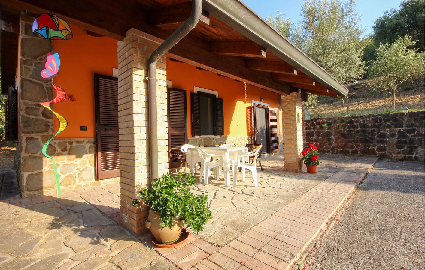 Accogliente appartamento con AC, parcheggio, giardino a Alano 2km dal centro città in Perdifumo, Cilento Coast