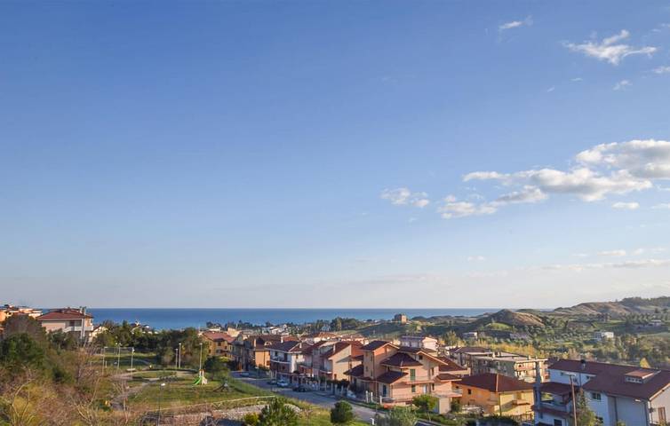 Apartamento vacacional entero, Apartamento Vista Mar | AC | Cocina | Internet | Parking in Badolato, Provincia de Catanzaro