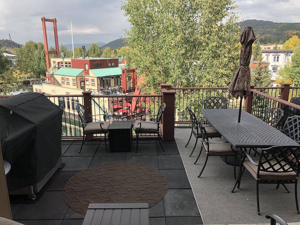 Ganze Wohnung, Lage, Lage ... Gegenüber vom Basis des Peak 9, mitten in der Stadt! in Arapaho and Roosevelt National Forests