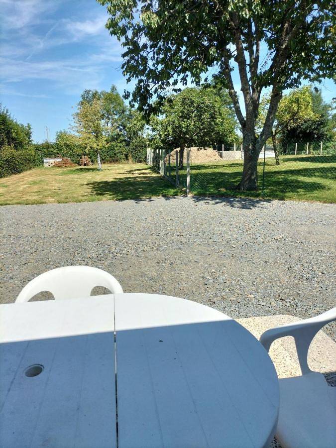Location de vacances pour 6 personnes, avec jardin à Saint-Jean-des-Essartiers