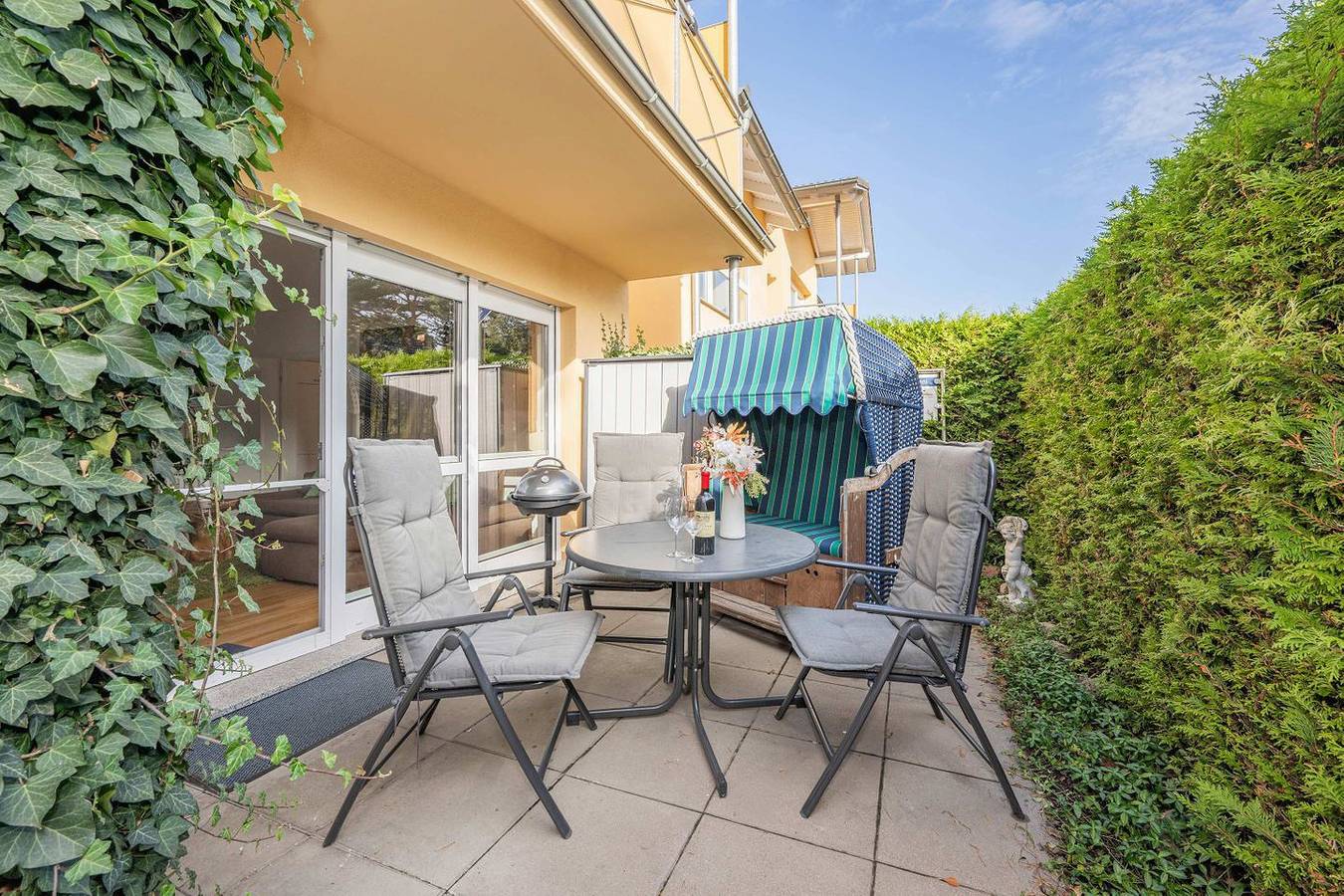 Apartamento entero, Moderne Ferienwohnung in Koserow mit Terrasse – nur 650 m zum Strand in Koserow, Bernsteinbäder