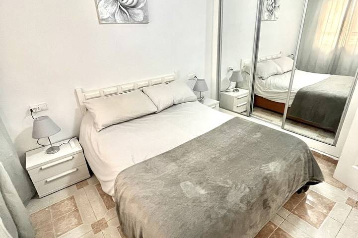 Appartement entier, Appartement 2 Chambres avec Piscine, à Courte Distance à Pied de la Plage à Torrevieja in Torrevieja Centre, Torrevieja