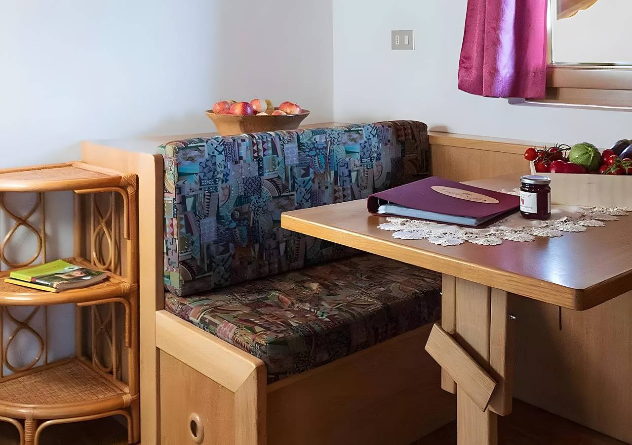 Ganze Wohnung, Apartment Lechnerhof Alpenrose mit Bergblick, Gemeinschaftsterrasse und Wlan in Schenna, Passeiertal