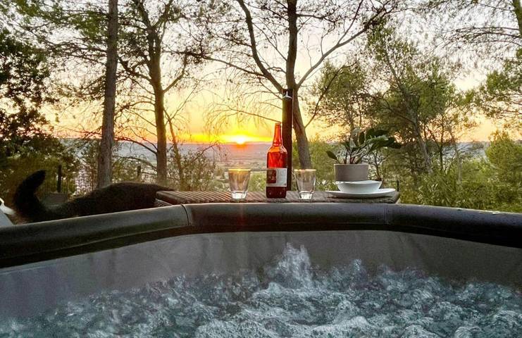 Appartement de vacances pour 4 personnes, avec Jacuzzi et Terrasse ainsi que Jardin et Vue
