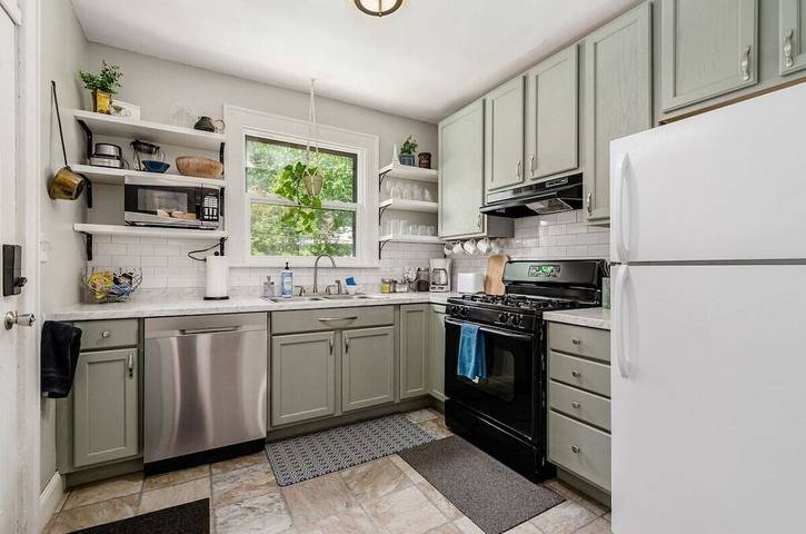 Vacation rental for 12 people, with yard and terrace, with pets in Columbus