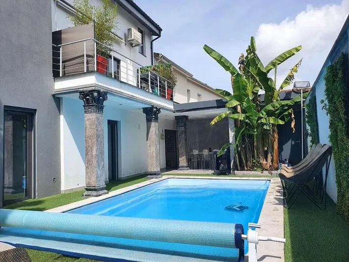 Chalet para 10 personas, con piscina y sauna además de jacuzzi y jardín - 1