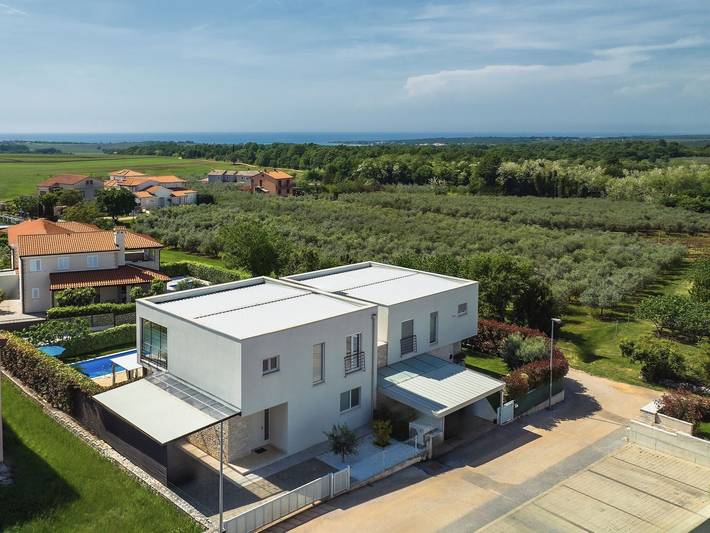 Ferienhaus für 6 Personen, mit Pool und Balkon, kinderfreundlich