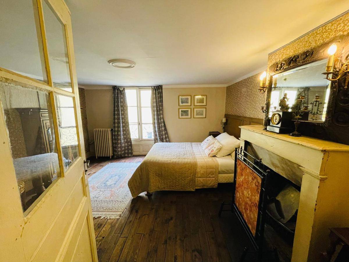 Double Room with Private Bathroom in Le Puy-en-Velay, Haute-Loire