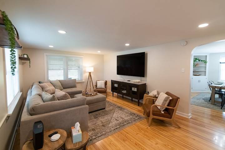 Vacation rental for 7 people, with hot tub and balcony as well as yard in Lancaster County