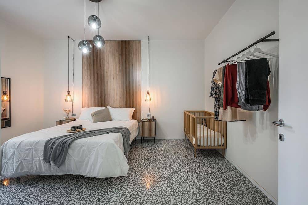 Entire apartment, [An Exclusive Overlook In The Heart Of Modena] Swing On The Square in Modena, Modena Province