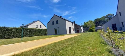 Gîte pour 6 personnes, avec terrasse dans Samrée