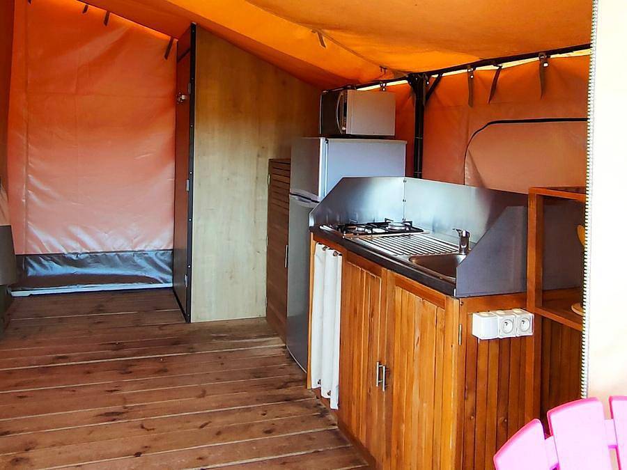Camping Tikayan Félix de la Bastide - Safaritent 5 personen - Tent Lodge Kenya. (geen doucheruimte) in Saint-Mitre-les-Remparts, Istres en omgeving