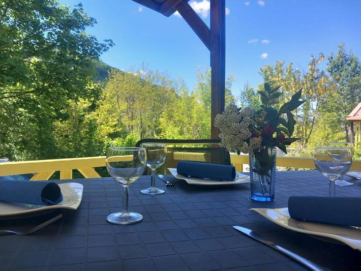 Gîte pour 4 personnes, avec vue ainsi que jardin et piscine à La Bréole - 2