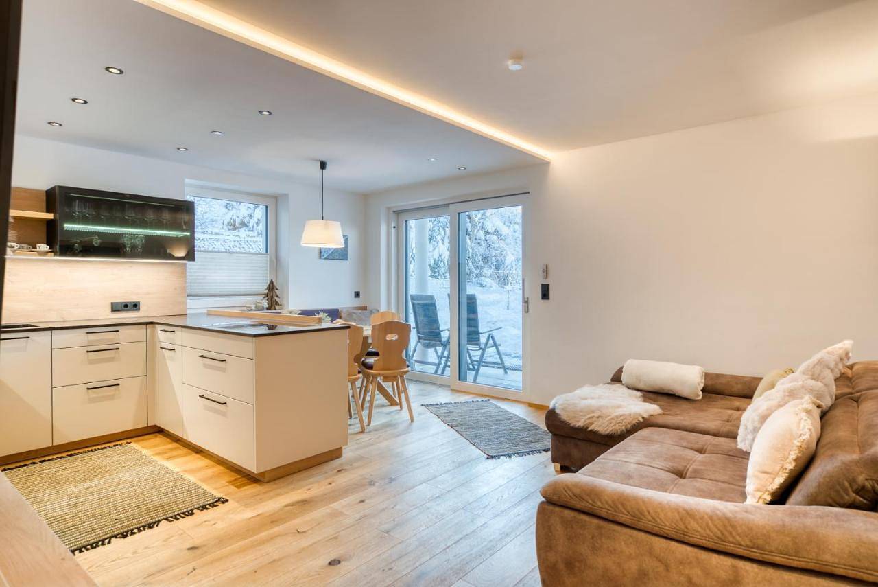 Ganze Wohnung, Apartment with Terrace in Tuxer Alpen, Sistrans