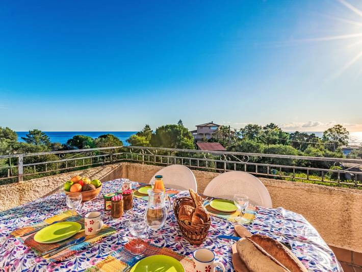Gîte pour 5 personnes, avec jardin ainsi que vue et terrasse à Sari-Solenzara - 3