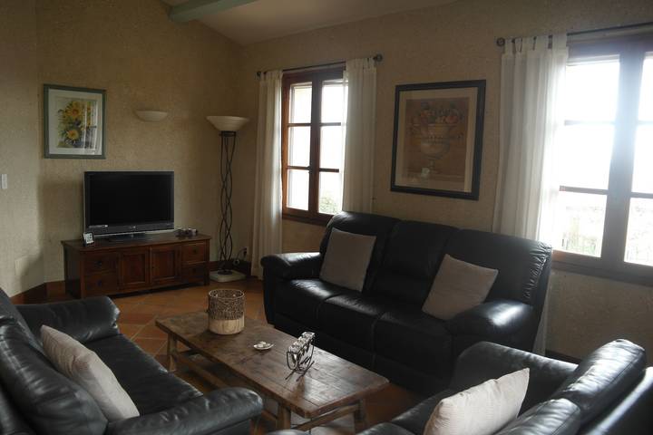 Gîte pour 8 personnes, avec piscine, adapté aux familles à Puy-l'Évêque - 4