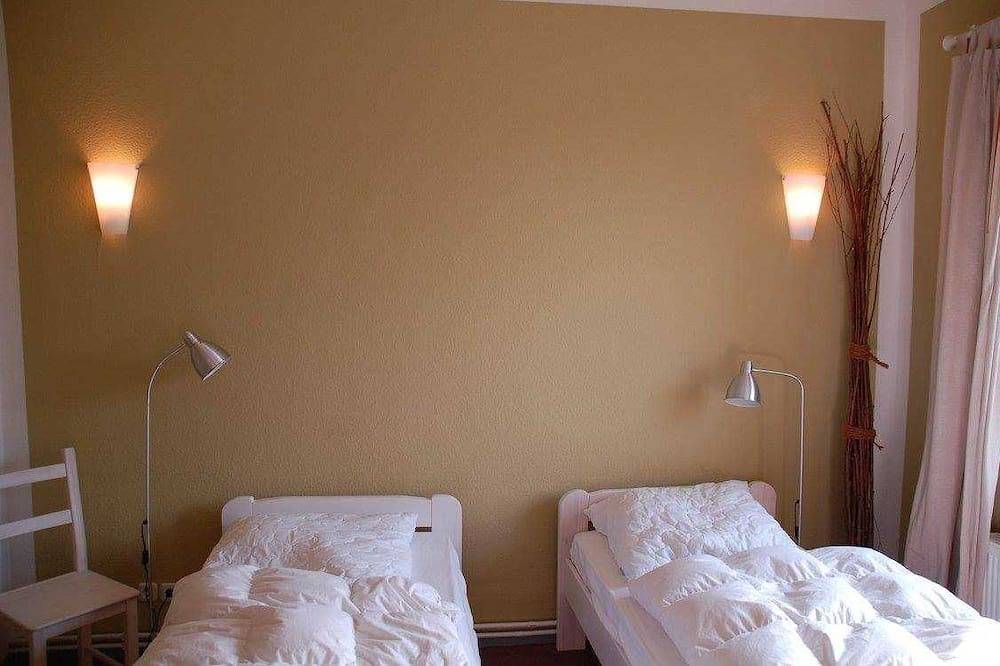 Entire apartment, Vacation apartment Gänseblümchen - I know a house by the forest... in Malchin, Kummerower See