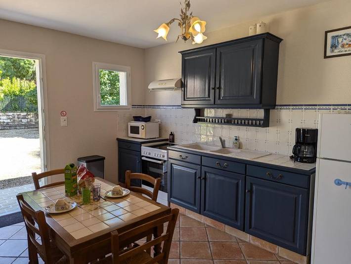 Location de vacances pour 2 personnes, avec terrasse ainsi que jardin et piscine à Châteaubernard - 4