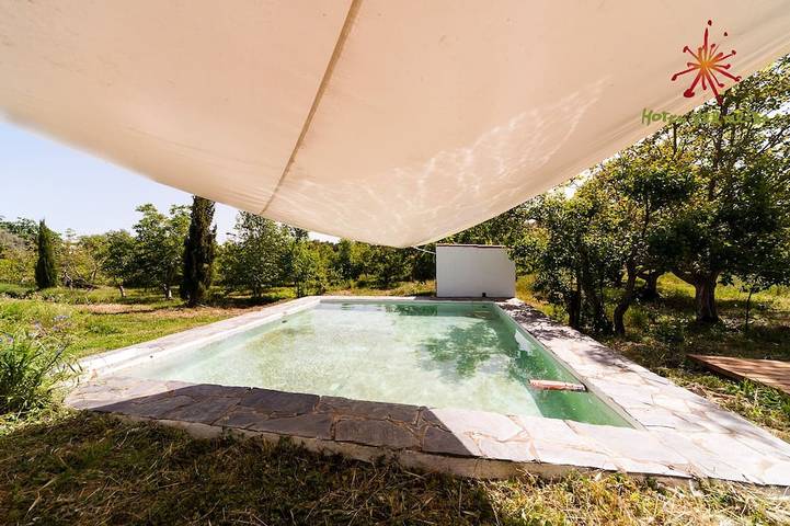 Gîte pour 6 personnes, avec jardin et terrasse à Borba