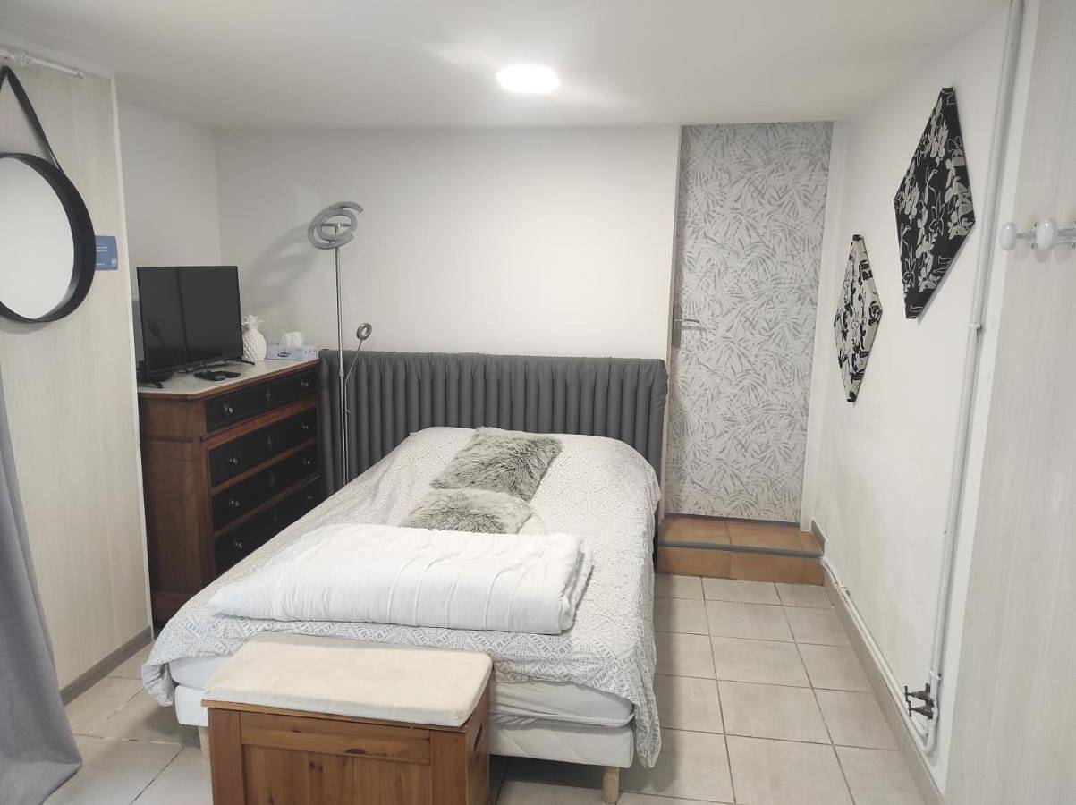 Appartement de vacances entier, Double Room with Private Bathroom in Lodève, Région de Lodève
