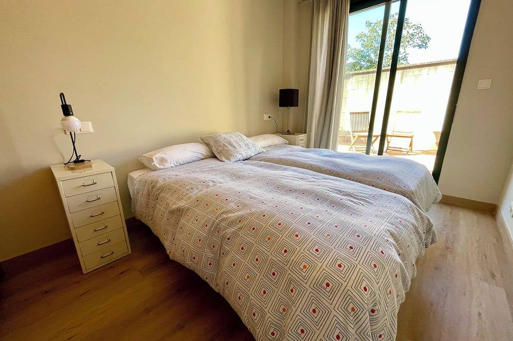 Apartamento entero, Apt.  Bajo Dos Habitaciones Con  Terraza De 50m2, Cerca  Playa De Carnota in O Pindo, Carnota