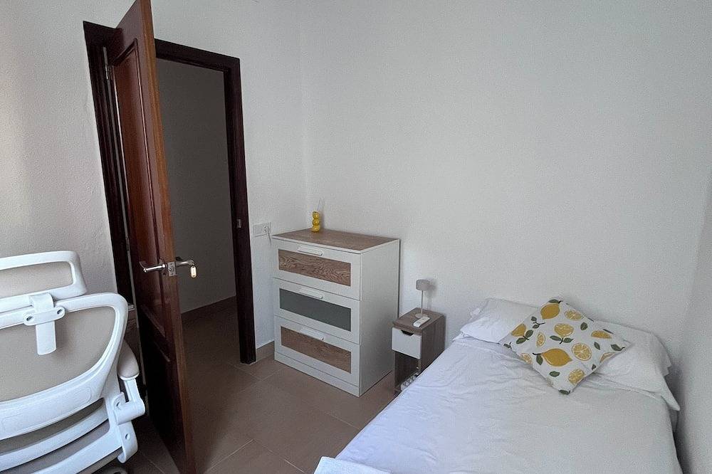 Apartamento entero, Luminoso piso en Ruzafa cerca del Roig Arena y Cac | Hasta 7 personas (1 baño) in Valencia City Centre, Valencia