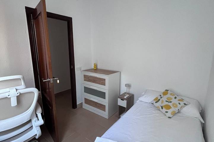 Geheel appartement, Bright apartment in Ruzafa near the Roig Arena and Cac | Up to 7 ppl(1 bathroom) in Valencia City Centre, Valencia