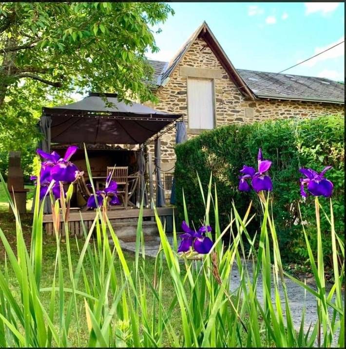 Location de vacances pour 12 personnes, avec piscine et jacuzzi ainsi que terrasse et jardin, animaux acceptés à Saint-Junien - 3