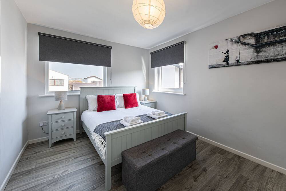 Entire apartment, Fantastic Location with Stunning Estuary Views in Deganwy, Conwy region