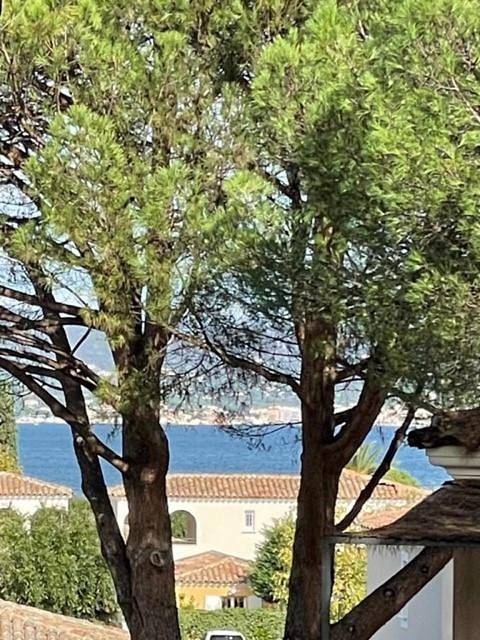 Appartement de vacances pour 4 personnes, avec vue ainsi que jardin et piscine