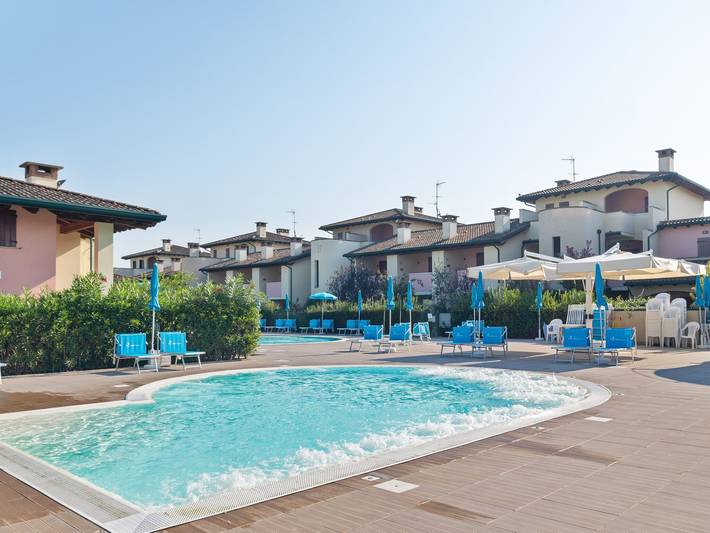 Gîte pour 4 personnes, avec Terrasse ainsi que Jardin et Piscine à Lido delle Nazioni - 4