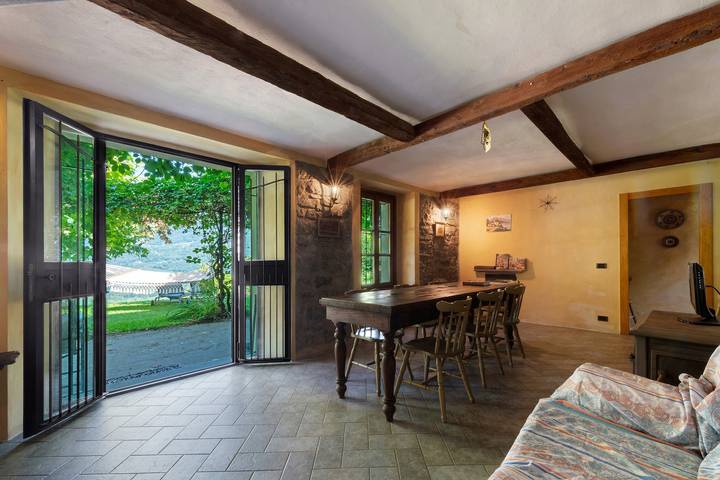 Appartamento intero, Appartamento 'Casale La Selva Cottage Grande' con piscina e giardino condivisi e Wi-Fi in Bene Lario, Provincia di Como