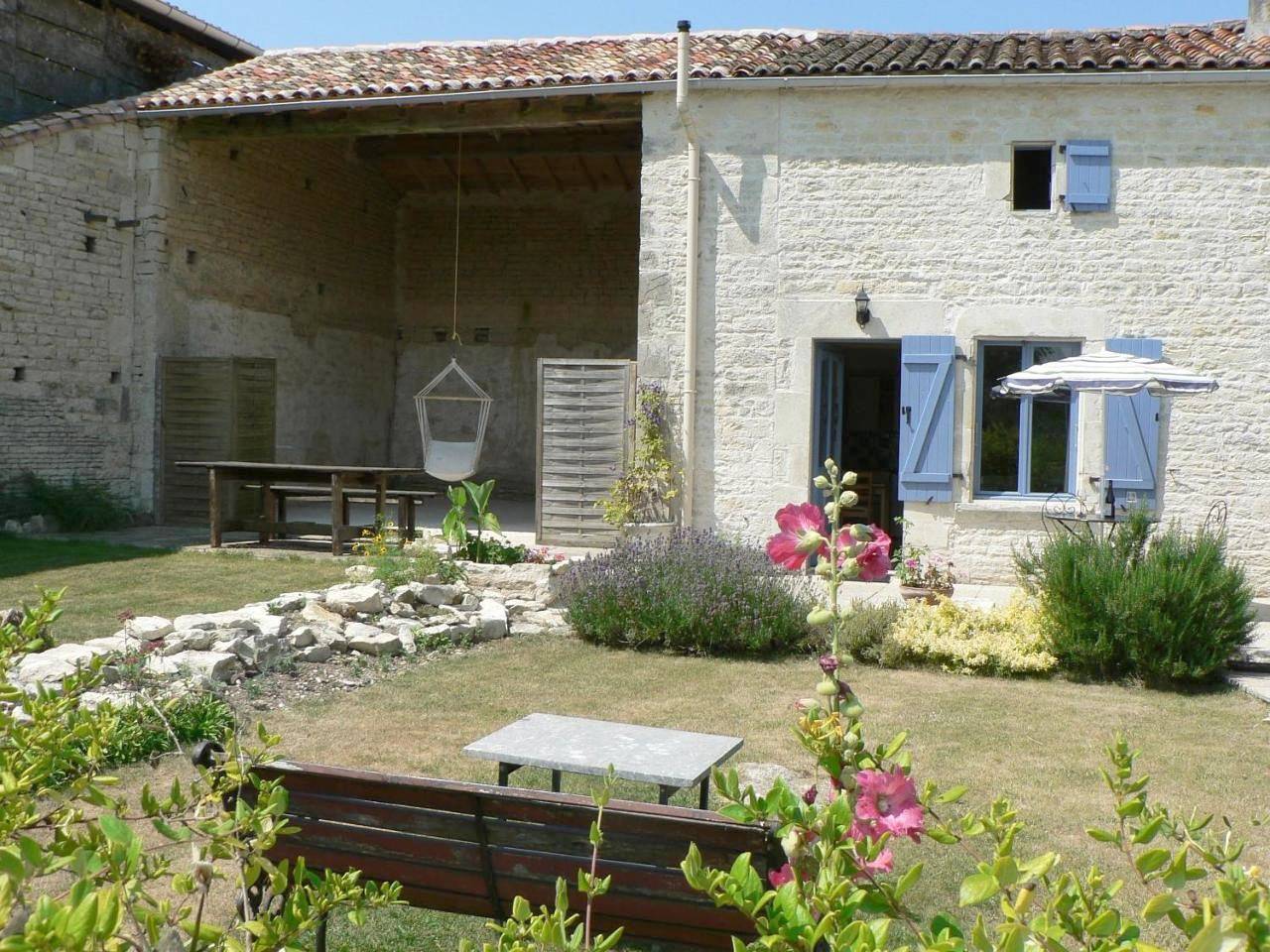 Holiday Home in Crézières, Région de Niort