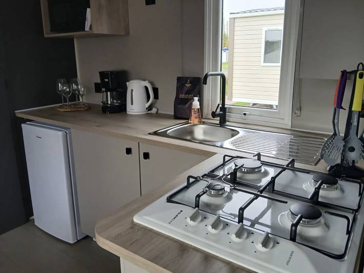 Village vacances pour 4 personnes, avec vue sur le lac ainsi que jardin et piscine en Belgique - 3