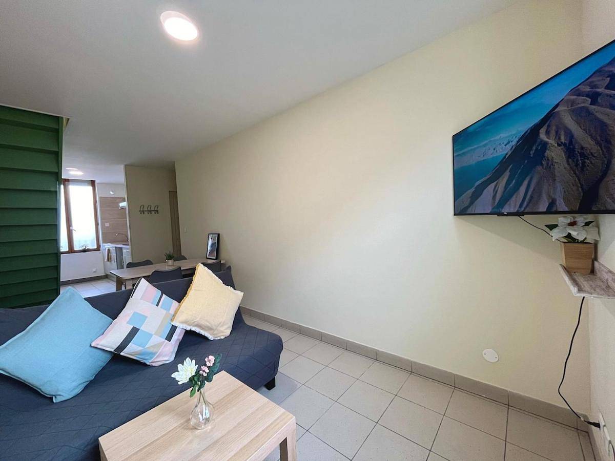 Appartement entier, Duplex rénové à 15 min de Lyon in Saint-Fons, Lyon et ses environs