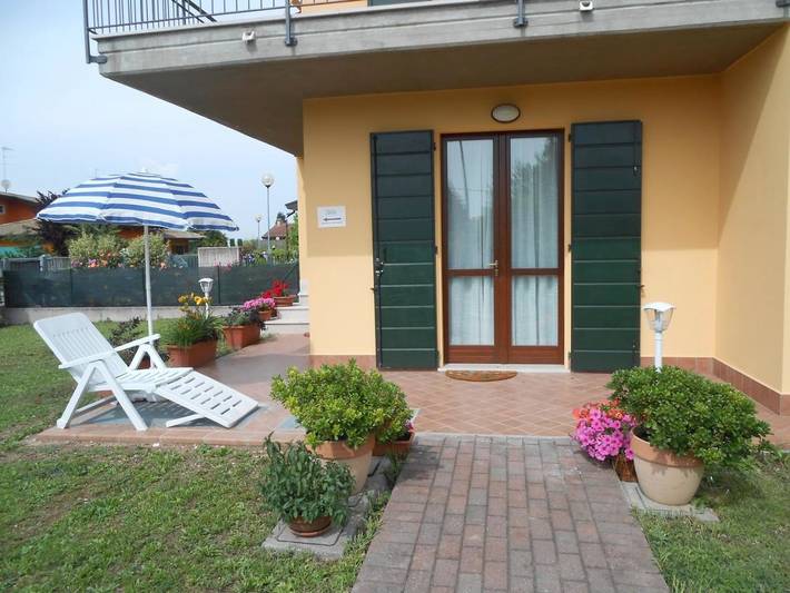 Casa vacanza per 4 persone, con piscina e giardino nonché panorama in Monzambano