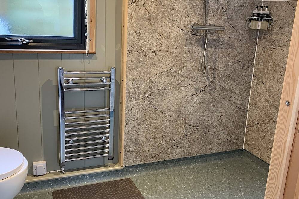 Tawny Owl Pod with Hot Tub in Oban, Loch Linnhe