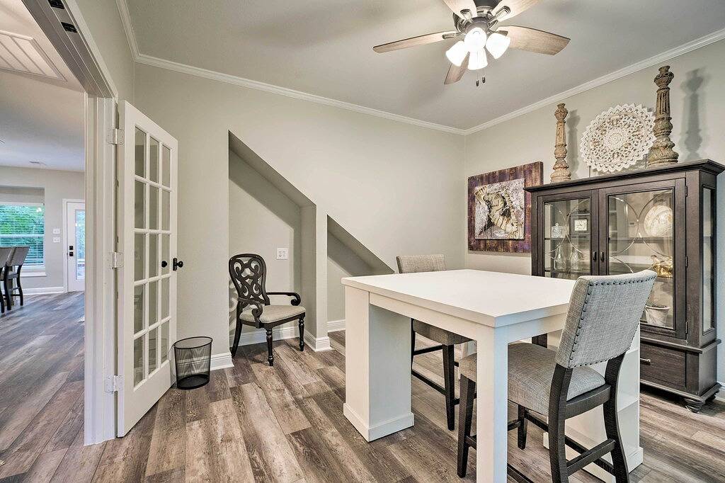 Neu! Modernes Montgomery-Haus mit Hinterhof + Deck + Grill in Lake Conroe