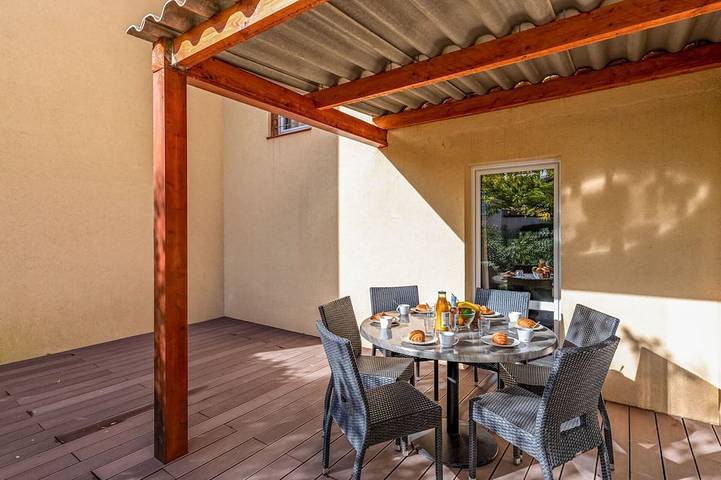 Appartement de vacances pour 6 personnes, avec piscine et jardin, animaux acceptés