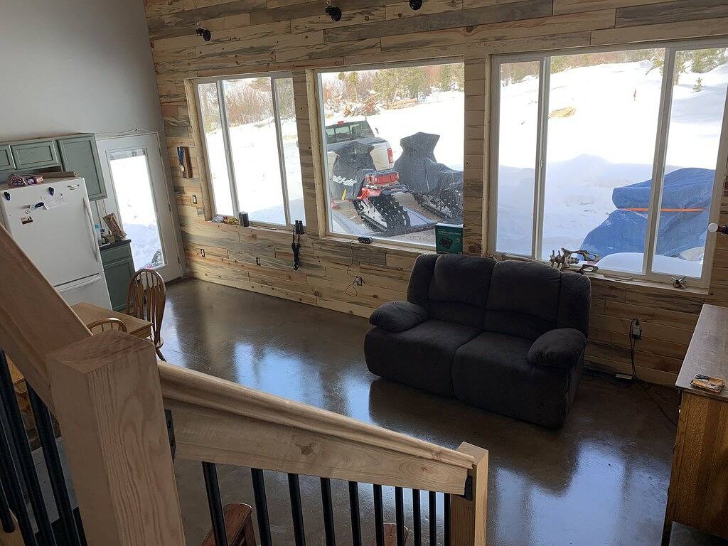 Big Hole Valley cabin near river access in Anaconda-Deer Lodge County, Deer Lodge County