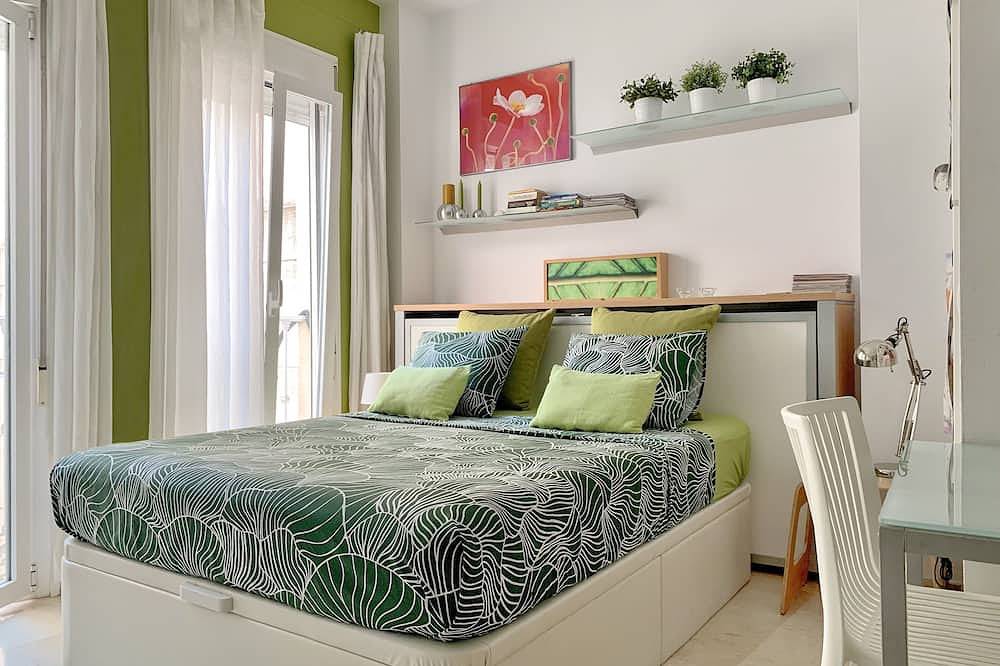 Apartamento inteiro, Estudo interior. Coquete, prático e aconchegante. 5 minutos a pé do centro. Wi-Fi in Malaga Centro, Malaga
