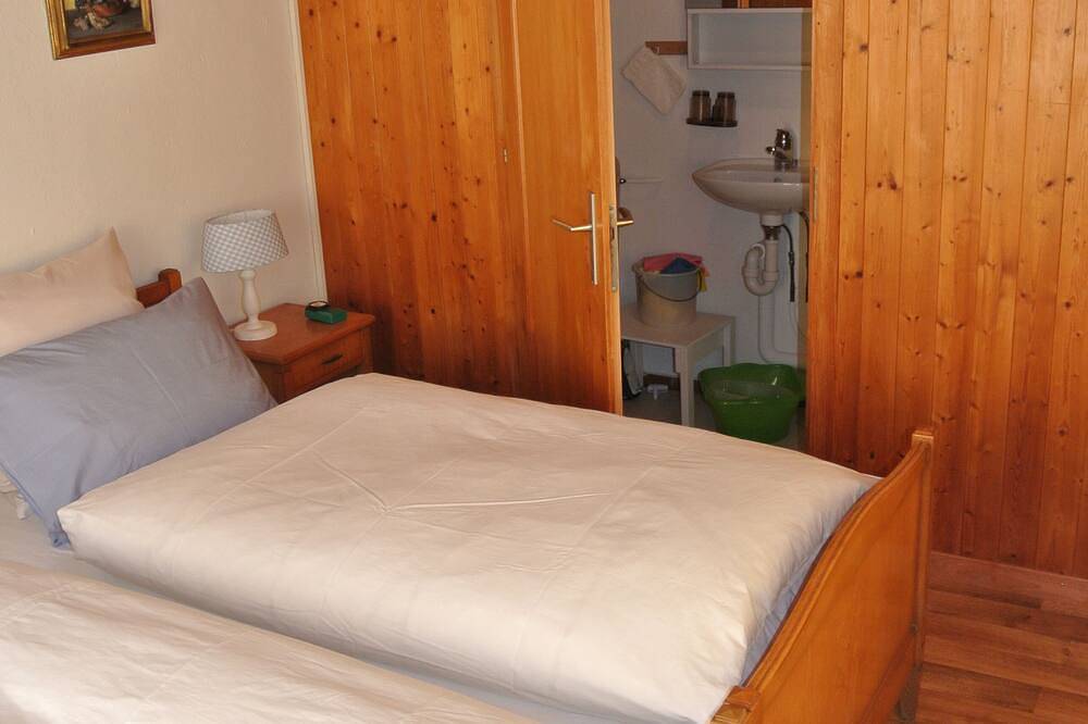 Ganze Wohnung, Ideal für den Sommerurlaub: Zwei-Zimmer-Wohnung in einem Chalet mit Garten und Sauna in Brienz, Verwaltungskreis Interlaken-Oberhasli